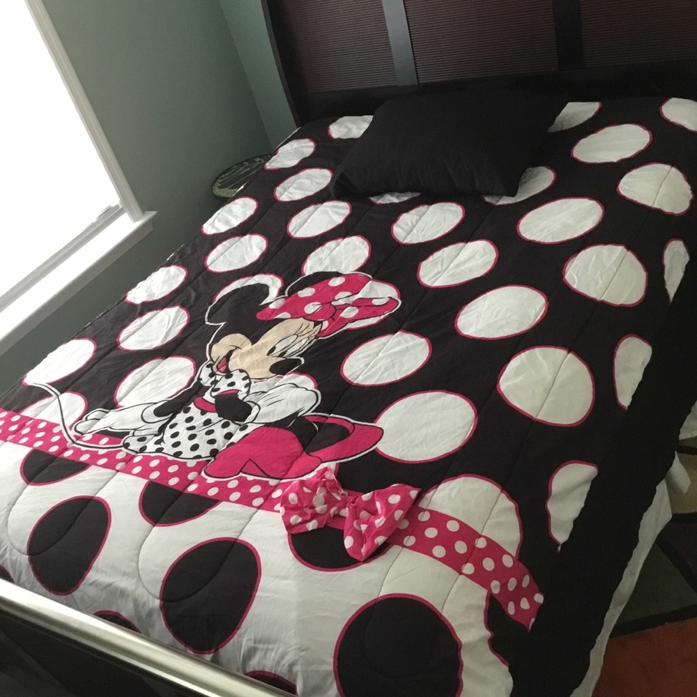Minnie Mouse “Dots are new black” comforter set.